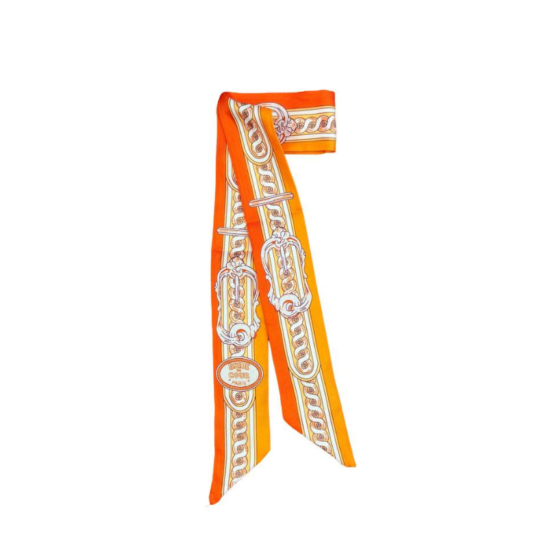 Elegant Scarf – Timeless Elegance and Versatility