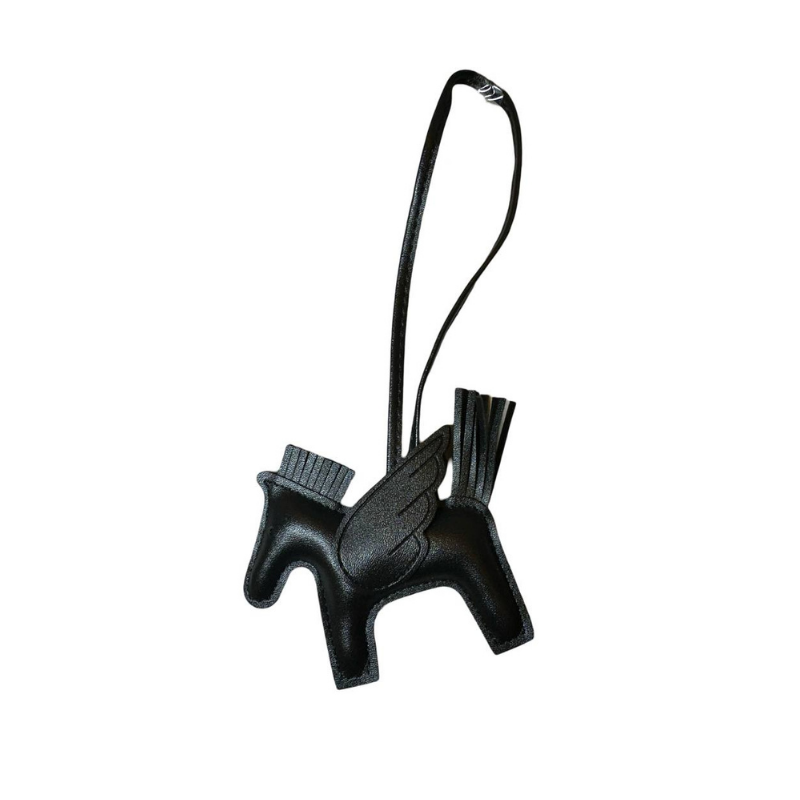 Charming Winged Horse Keychain – A Whimsical Accessory