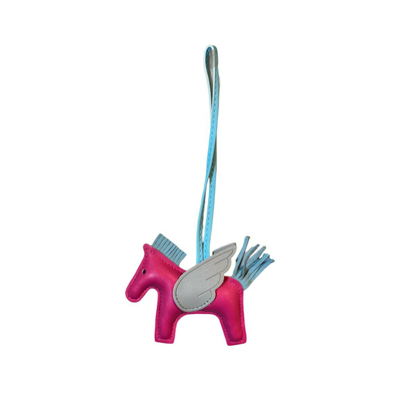 Charming Winged Horse Keychain – A Whimsical Accessory