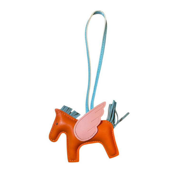 Charming Winged Horse Keychain – A Whimsical Accessory