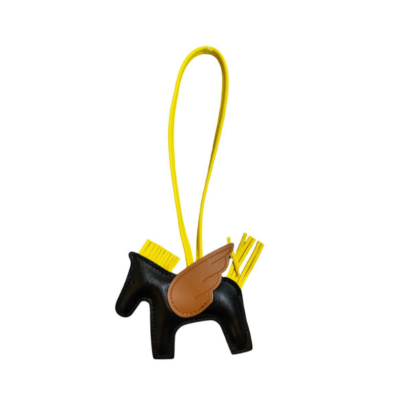 Charming Winged Horse Keychain – A Whimsical Accessory