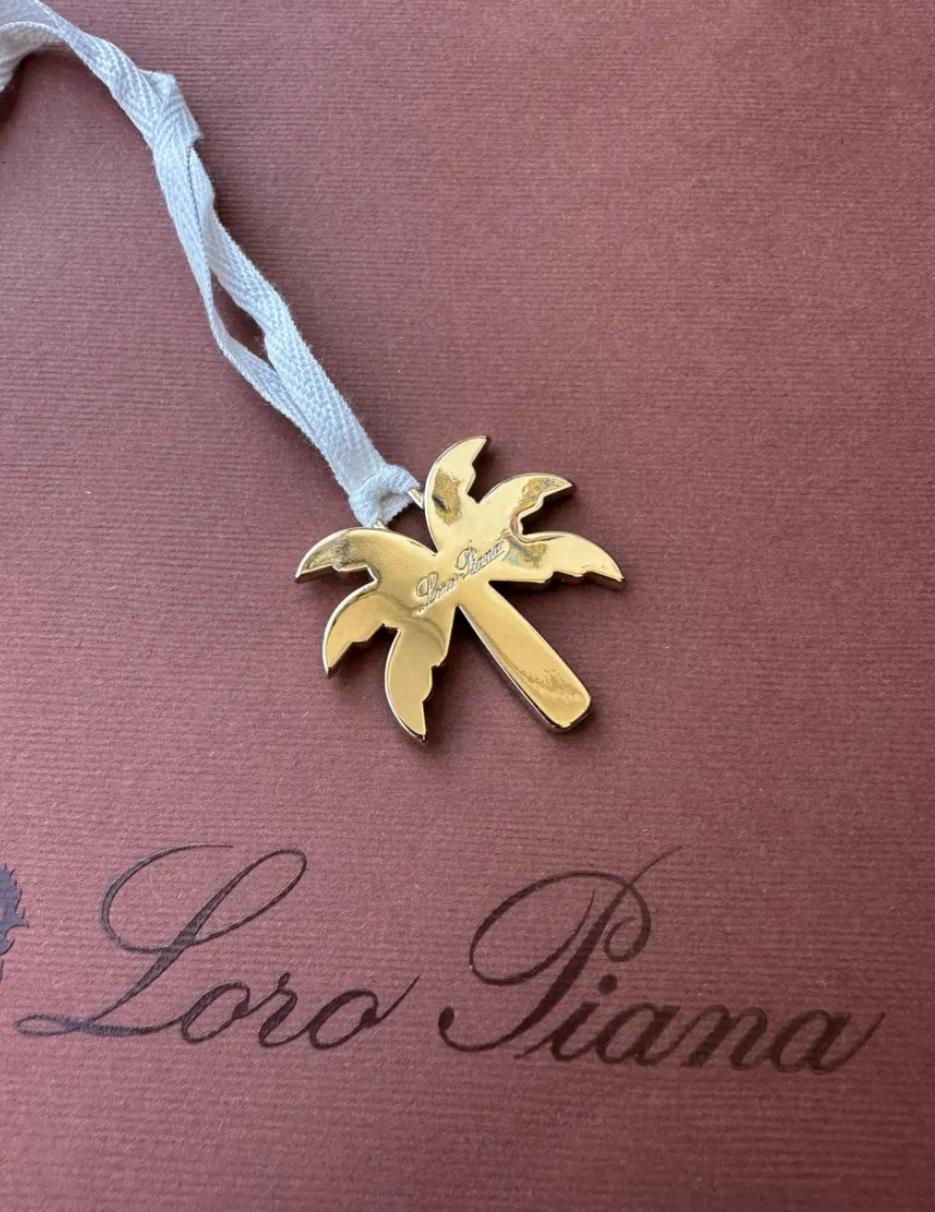 Elegant Floral Pendant Necklace – A Timeless Statement