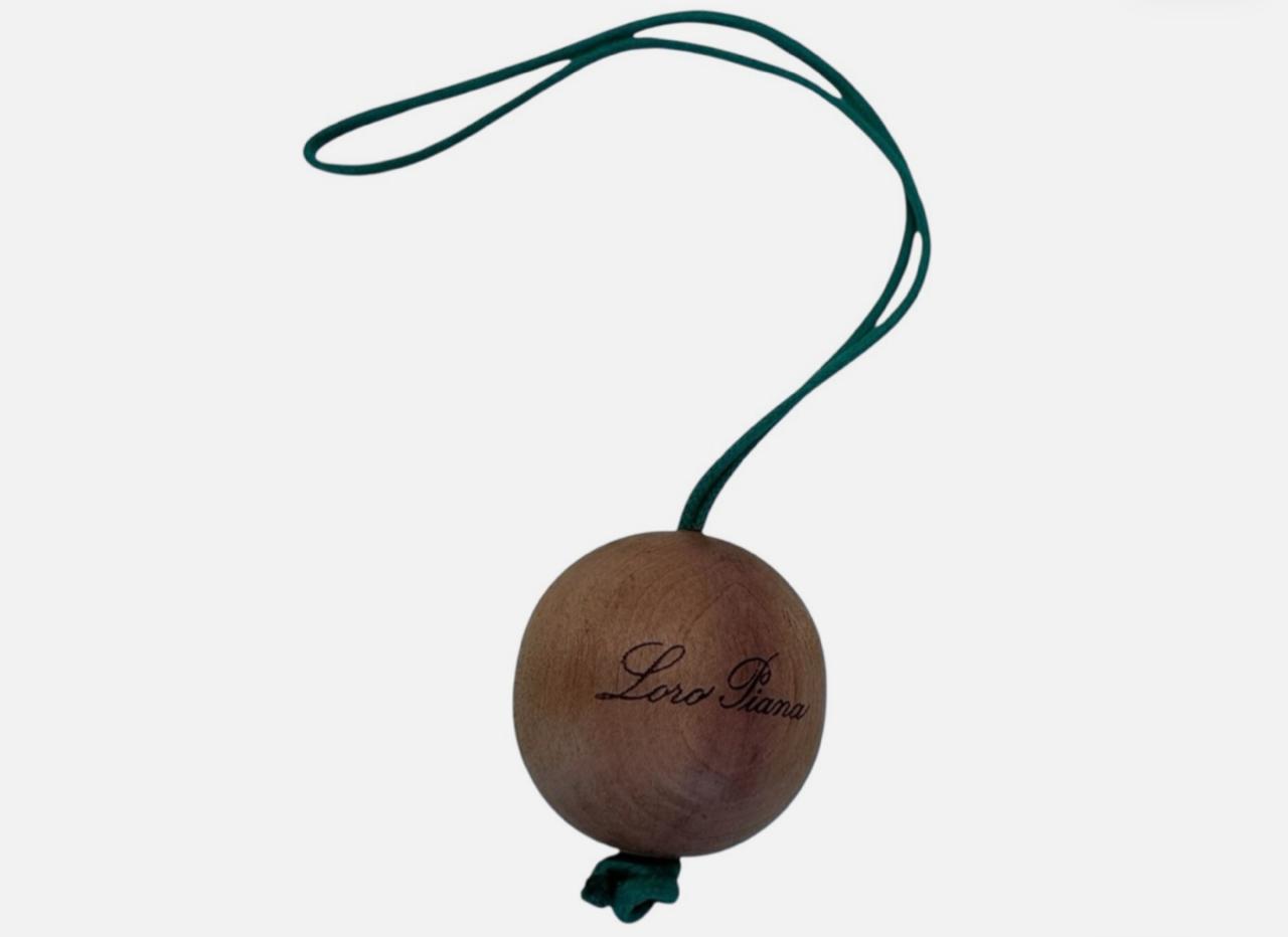 Elegant Floral Pendant Necklace – A Timeless Statement