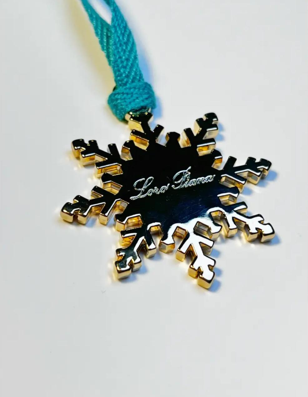 Elegant Floral Pendant Necklace – A Timeless Statement